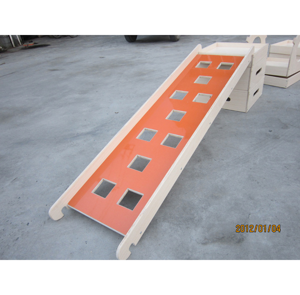 NL-R122-幼儿园儿童木制滑梯